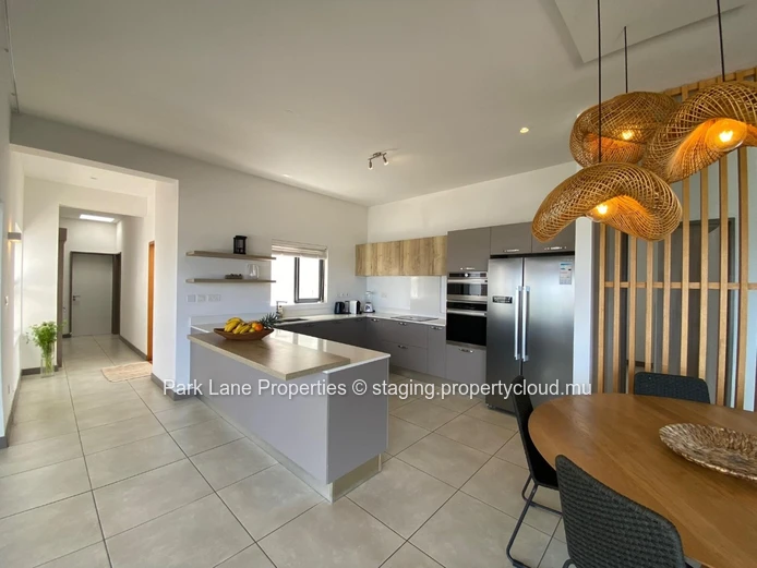 Exquis penthouse sur l'eau en bord de mer