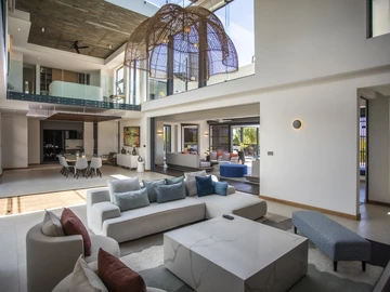 5 Bedroom Villa