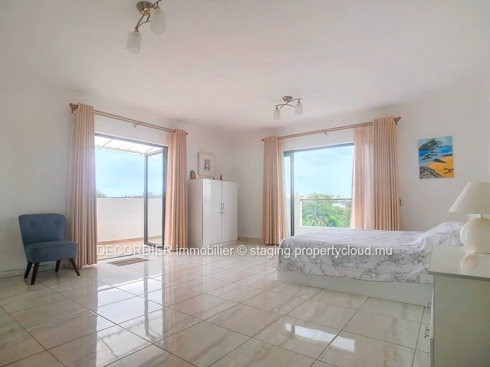 Penthouse located in a secure residence with a sea view rooftop