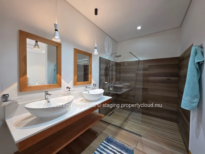 Stunning Dream Villa for Rent in Albion – 287 m²