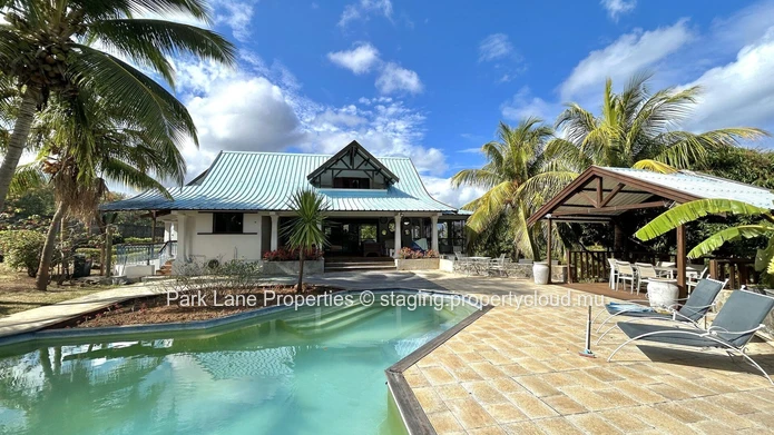 Elegant Colonial Home in Prestigious Gated Complex