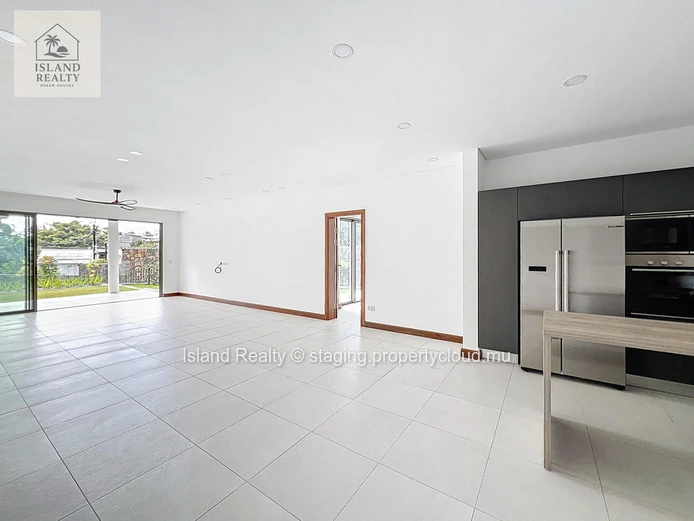ISLAND REALTY offers you a real gem in Petite Pointe aux Cannoniers: a magnificent 229 m² apartment located just a 2-...