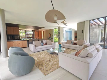 5 Bedroom Villa