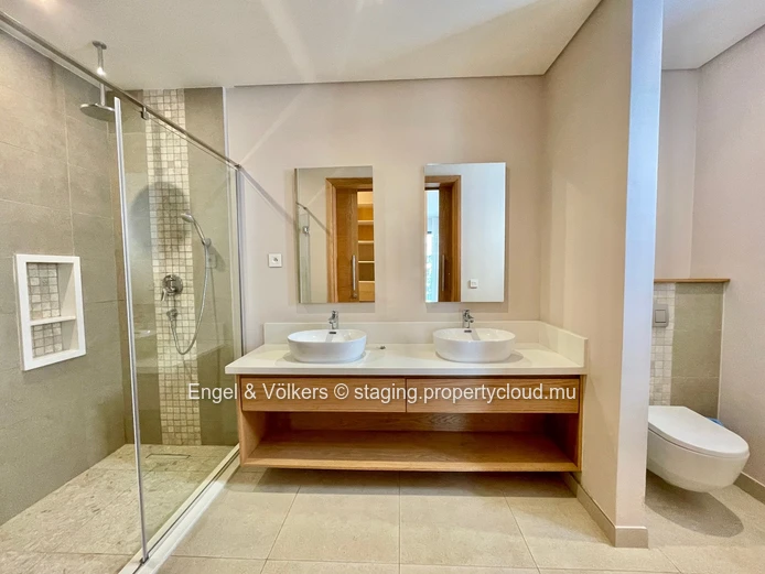 Contemporary Penthouse with Exclusive Lift Access & Mountain Views