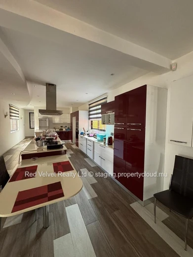 FOR SALE: Spacious 4-Bedroom House in Vacoas – Rs 25M