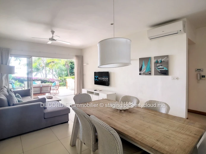 Ground floor apartment in front of the sea