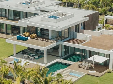 5 Bedroom Villa