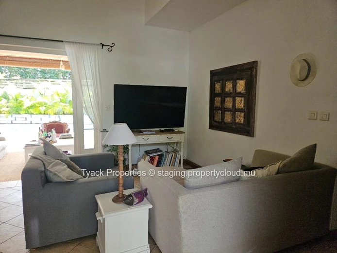 Villa for Sale in Pereybere – Spacious Home with Pool and Garden