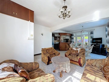 6 Bedroom House