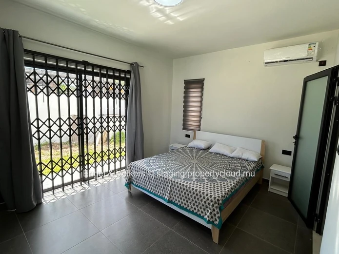 Modern 4-Bedroom House for Rent in Cap Malheureux – Private Pool & Rooftop Terrace
