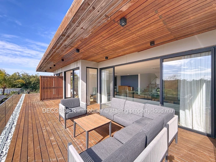 Stunning contemporary home in Calodyne, walking distance to the Sea