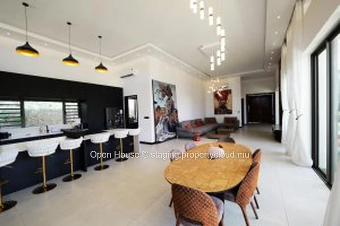 Villa PDS à vendre à Grand Baie, 210M² habitables, terrain 419m², 3 chambres, piscine privée, caractéristiques extéri...