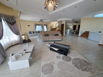 9 Bedroom House