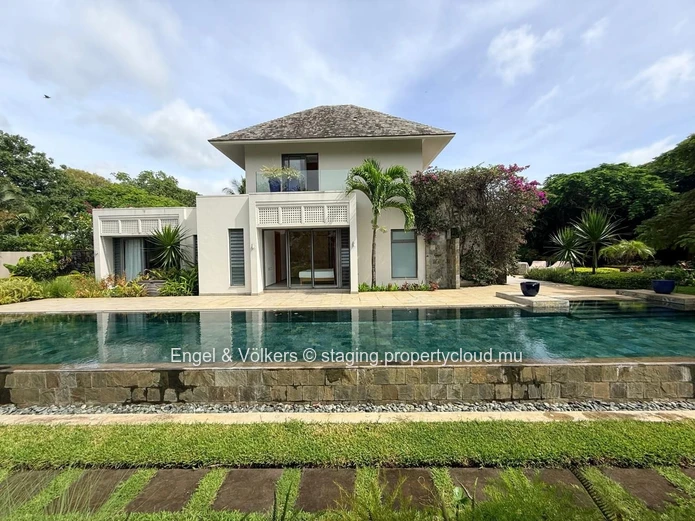 A beautiful home on the fairway