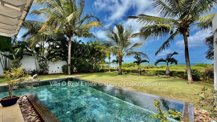 Sublime turquoise sea view from this beautiful villa, its lovely terrace and gazebo with infinity pool, located in a ...