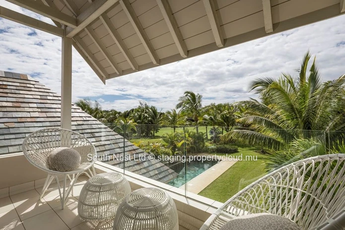 Beautiful 3-bed semi-detached villa situated on the edge of the 9th hole of the golf course