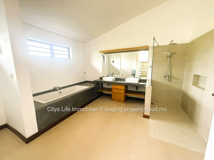 Prestigious Villa with Private Pool in Black River