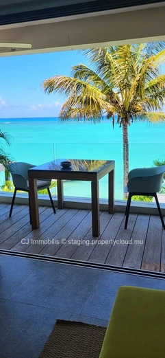 A vendre a Pereybere magnifique dernier etage en front de mer