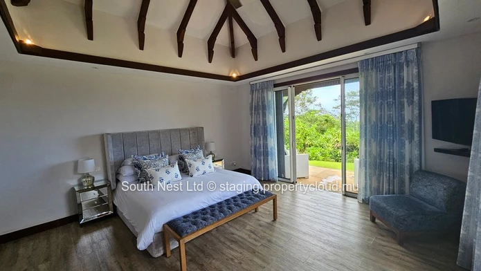Luxury 5-bed sea view villa 