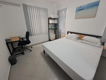 6 Bedroom Apartment