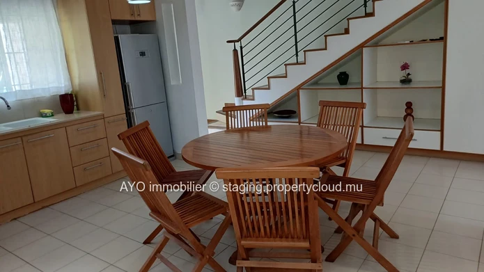 A vendre - Ensemble residentiel securisé- Townhouse/Duplex semi meublée - proche centre Grand Baie (Mandat exclusif)