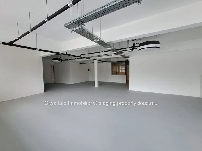 "Spacious Floréal Office for Rent with Prime Location and Amenities - 148m² at Rs 90,280"