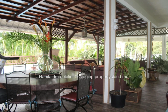 FOR SALE - Unfurnished single storey house of 464 m2 in Gentilly in Moka.