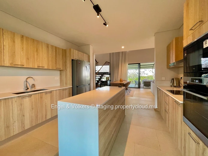 Contemporary Penthouse with Exclusive Lift Access & Mountain Views