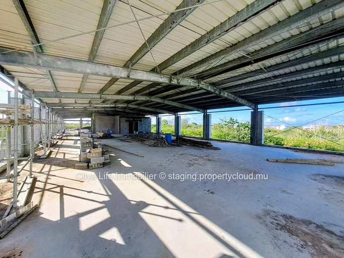 Spacious Commercial Building for Rent in The Vale Area - 1600m² Living Space - Only Rs 600,000 + VAT!