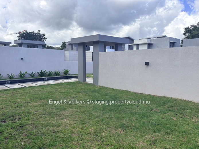 FOR RENT - 4-bedroom villa in Tamarin