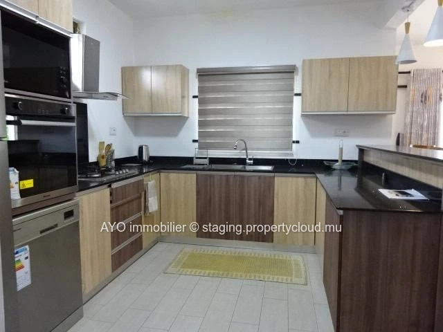 3 bedroom Duplex with common swimming pool and few minutes from Mon Choisy beach