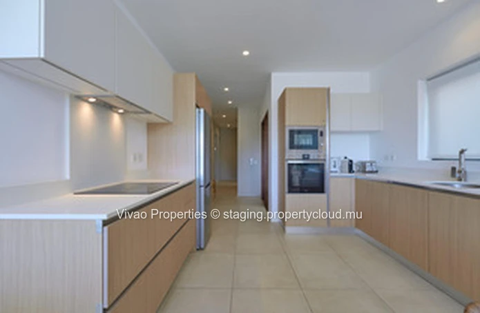 Cozy apartment accessible to foreigners for sale in Pointe aux Canonniers, 131m², 3 bedrooms, shared pool, garden, se...