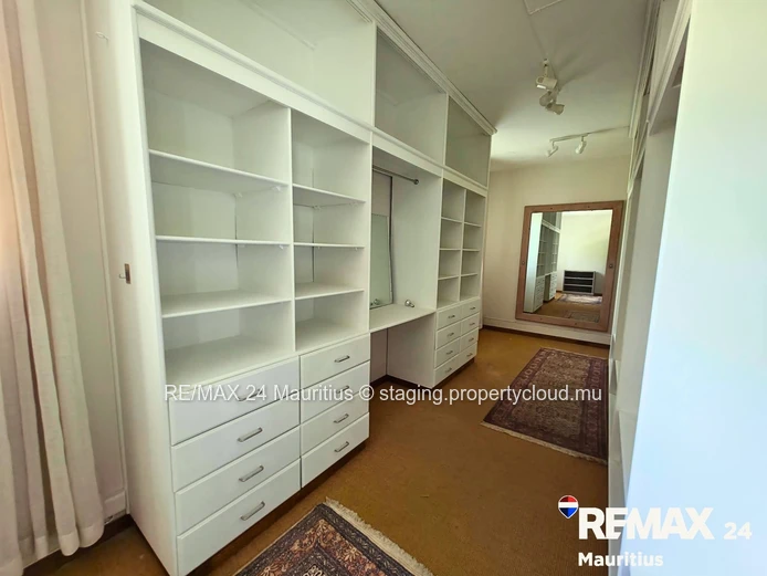Villa coloniale de prestige à Pointe aux canonniers - 5 chambre, jardin 2 400 m², à 100 m de la mer