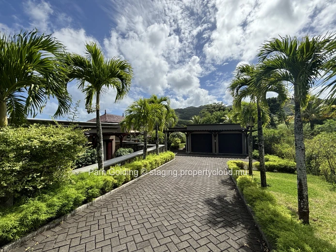 A contemporary style villa stylishly furnished – ready to move in.