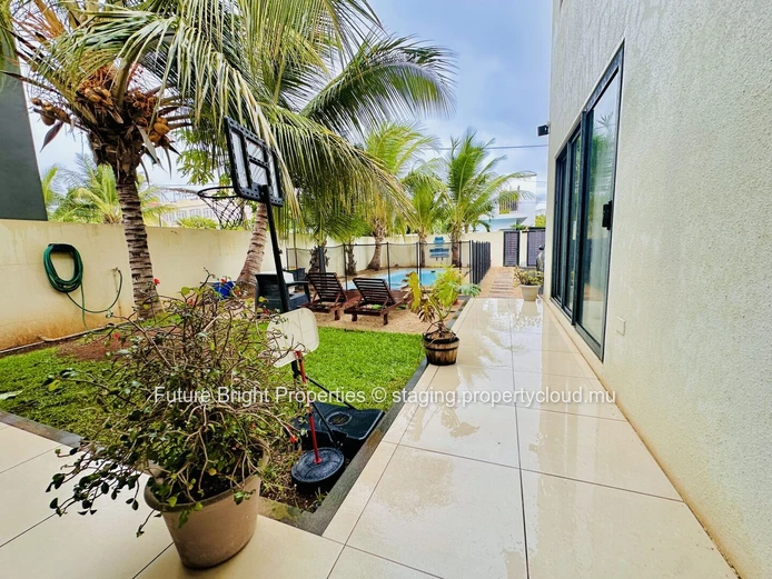 Belle Maison Familiale avec Piscine dans un Quartier Calme et Paisible