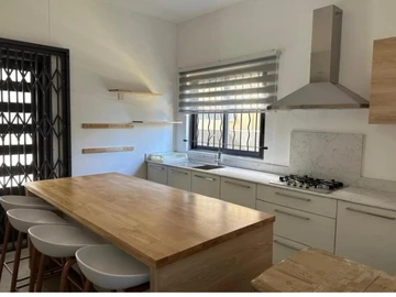 5 Bedroom Apartment