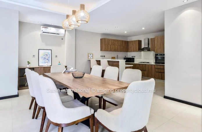 Maison à vendre à Péreybère, 250m², 3 chambres, piscine privée, proche des commodités