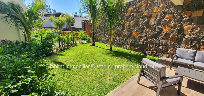 TO RENT - Beautiful beachfront apartment of 133 m2 furnished and equipped on the ground floor located in Belle Mare
