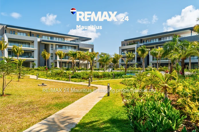 Luxury 4-bedroom penthouse with en-suite bathrooms, panoramic sea, golf & mountain views. Exceptiona