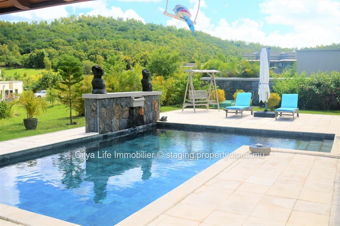 Beautiful villa with beautiful volumes in secured and calm residence.