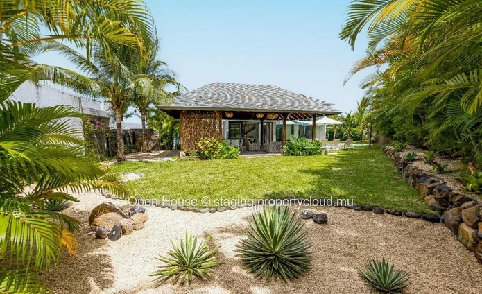 PDS villa for sale in Rivière Noire - Black River, 224m², land of 372m², 3 bedrooms, private pool, Prestige, €.