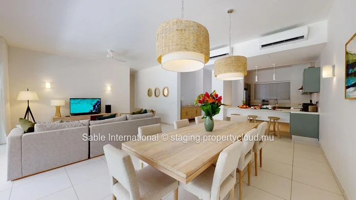 Luxury G+2 Apartment with Communal Pool in Péreybère, 143m² Living Space, Sea Access, Close to Amenities 