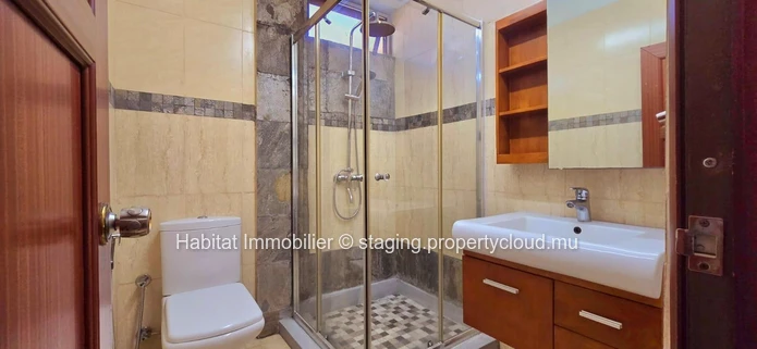 Bel appartement non meublé de 132 m² idéalement situé au rez-de-chaussée d'une résidence à Montagne Ory, Moka