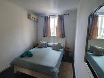 6 Bedroom Apartment