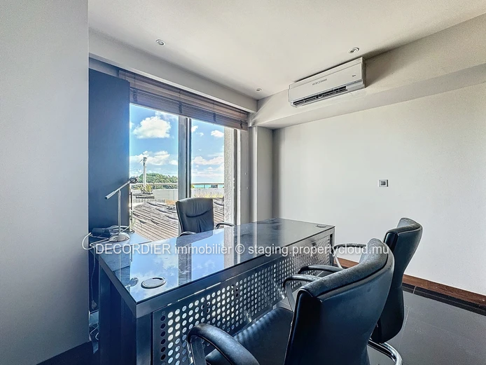 Office for sale in the heart of Grand Bay