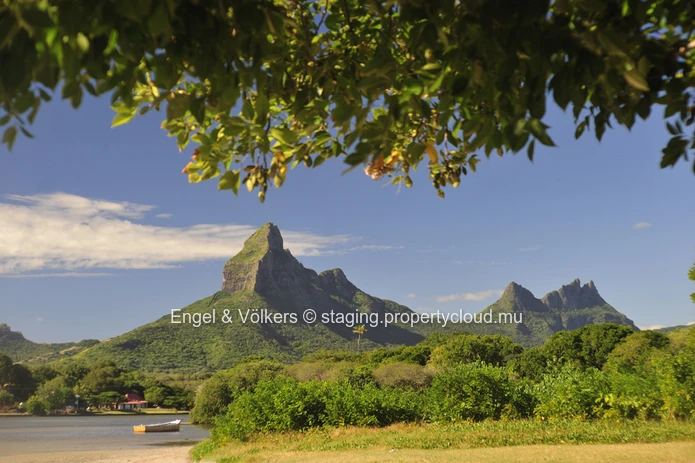 Luxury Living Redefined: Exclusive Townhouse in Tamarin
