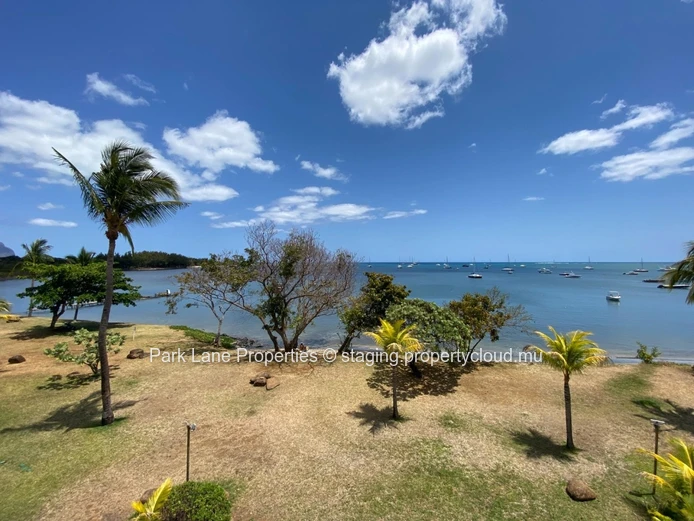 Exquis penthouse sur l'eau en bord de mer