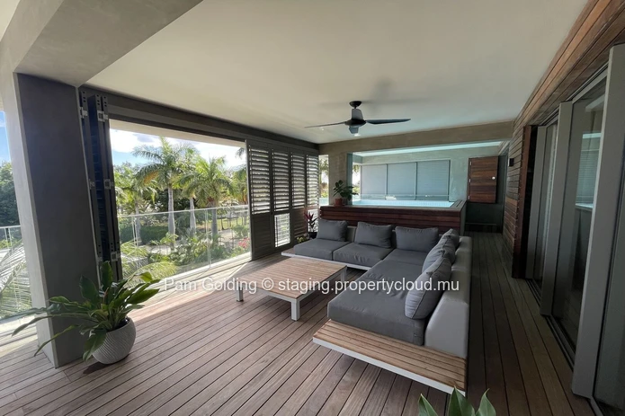 Impressive 3 Bedroom Apartment with Ocean Views and direct beach access in Tamarin