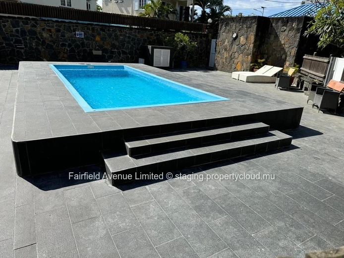 Furnished villa for rent in Bain Boeuf, Pereybere. 150m², 4 bedrooms, outdoor area with shared pool, close to all ame...