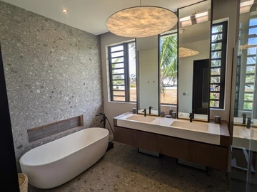 5 Bedroom Villa